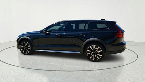 2024 Volvo V60 Cross Country B5 Ultimate