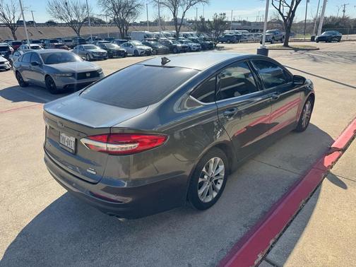2020 Ford Fusion SE