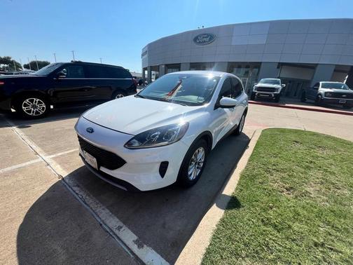 2020 Ford Escape SE