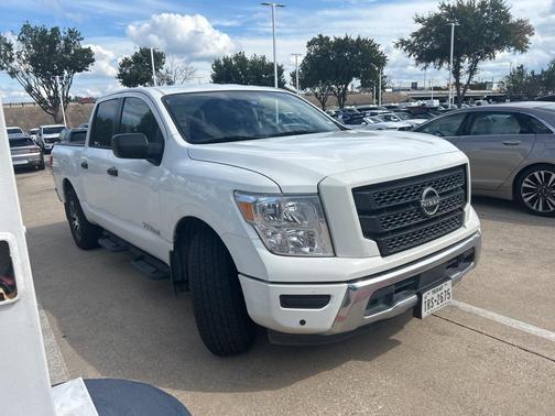 2024 Nissan Titan SV