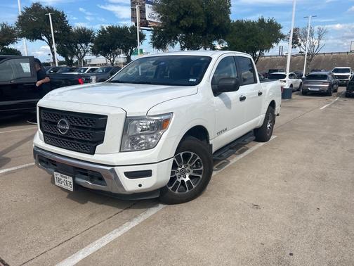 2024 Nissan Titan SV