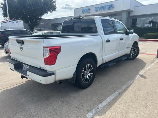 2024 Nissan Titan SV