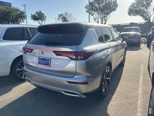 2022 Mitsubishi Outlander SE