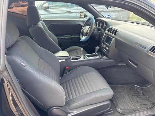 2014 Dodge Challenger SXT