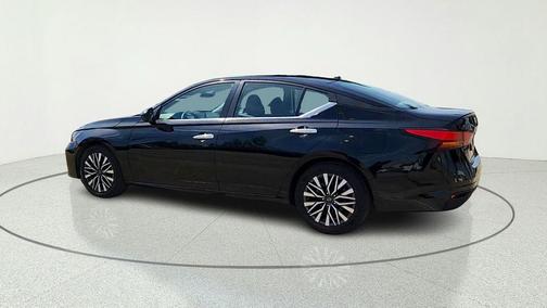 Super Black Clearcoat 2024 Nissan Altima 2.5 SV