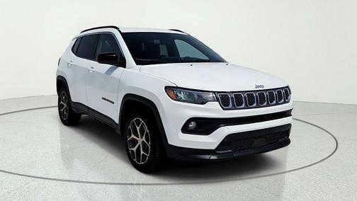 Bright White Clearcoat 2024 Jeep Compass Latitude