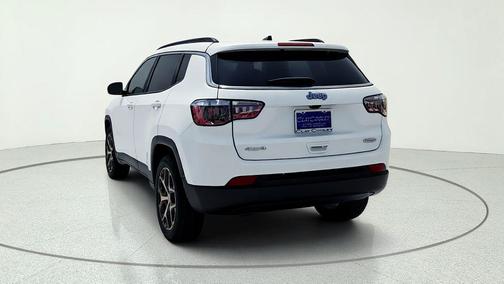 Bright White Clearcoat 2024 Jeep Compass Latitude