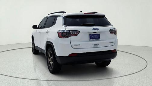 Bright White Clearcoat 2024 Jeep Compass Latitude
