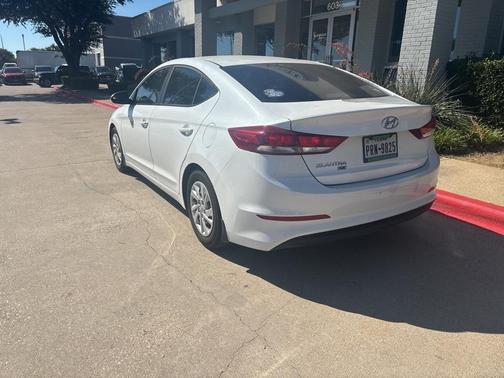 2018 Hyundai ELANTRA SE