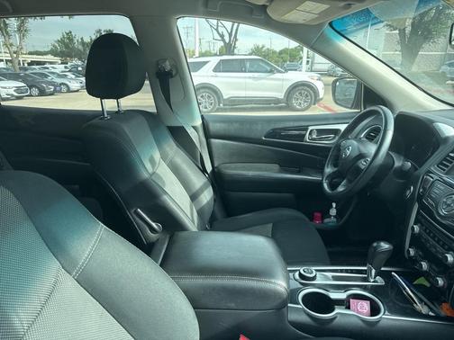 2018 Nissan Pathfinder SV