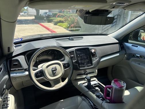 2018 Volvo XC90 T6 Momentum