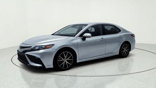 Celestial Silver Metallic 2023 Toyota Camry SE