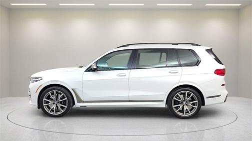 2022 BMW X7 M50i