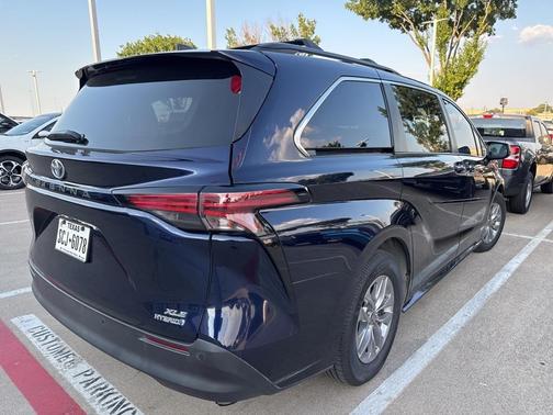 2021 Toyota Sienna XLE