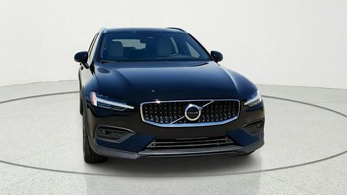 2024 Volvo V60 Cross Country B5 Ultimate