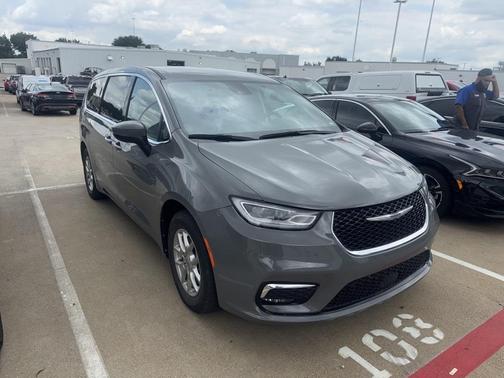 2023 Chrysler Pacifica Touring-L