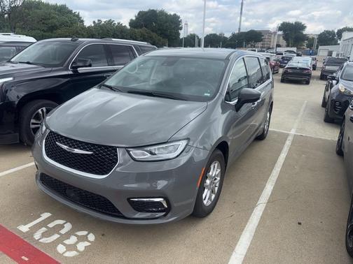 2023 Chrysler Pacifica Touring-L