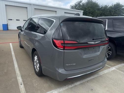 2023 Chrysler Pacifica Touring-L
