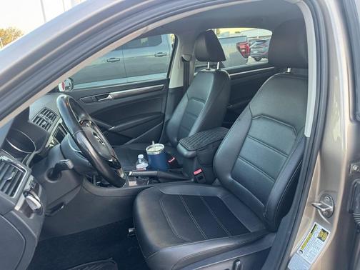 2016 Volkswagen Passat 1.8T SE