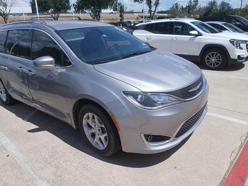 2017 Chrysler Pacifica Touring-L Plus