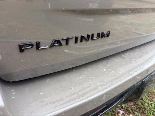 Green 2027 Ford Expedition Platinum