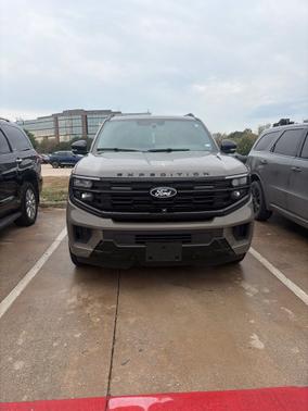 Green 2027 Ford Expedition Platinum