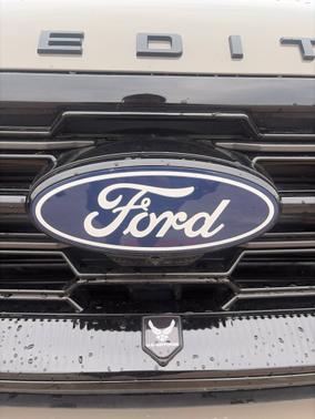 Green 2027 Ford Expedition Platinum