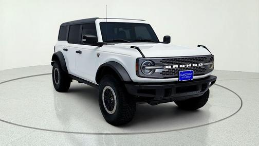 Oxford White 2024 Ford Bronco Badlands