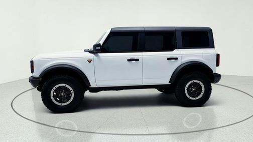 Oxford White 2024 Ford Bronco Badlands