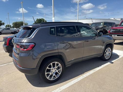 2023 Jeep Compass Latitude Lux
