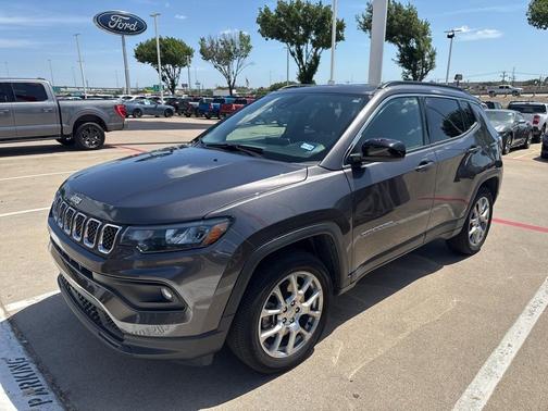 2023 Jeep Compass Latitude Lux