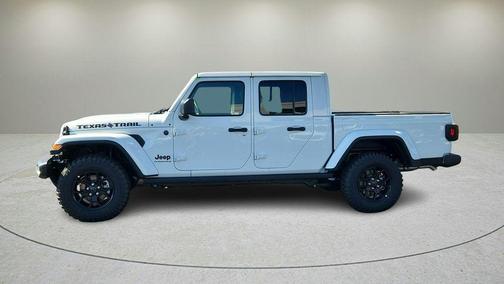 Bright White Clearcoat 2025 Jeep Gladiator Texas Trail