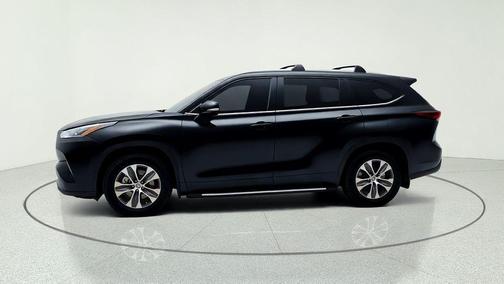 Midnight Black Metallic 2024 Toyota Highlander XLE