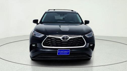 Midnight Black Metallic 2024 Toyota Highlander XLE