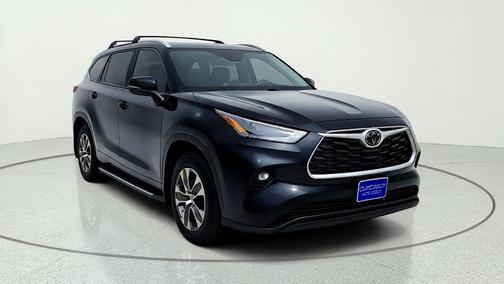 Midnight Black Metallic 2024 Toyota Highlander XLE