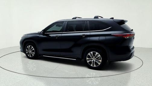 Midnight Black Metallic 2024 Toyota Highlander XLE