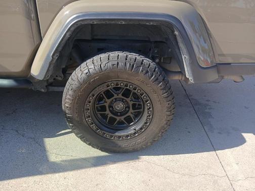 2020 Jeep Gladiator Sport