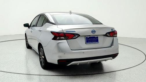 Brilliant Silver Metallic 2024 Nissan Versa 1.6 SV