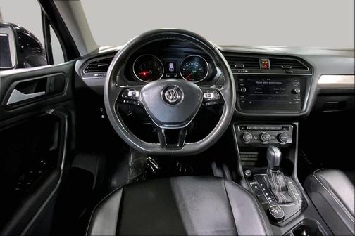Deep Black Pearl 2021 Volkswagen Tiguan 2.0T SE 4MOTION
