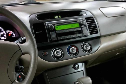 2005 Toyota Camry LE