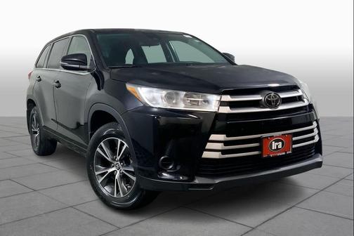 Midnight Black Metallic 2018 Toyota Highlander LE