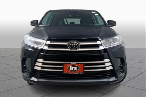 Midnight Black Metallic 2018 Toyota Highlander LE