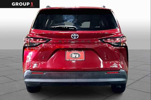 2022 Toyota Sienna XLE 7 Passenger
