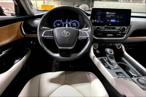 Storm Cloud 2024 Toyota Grand Highlander Limited