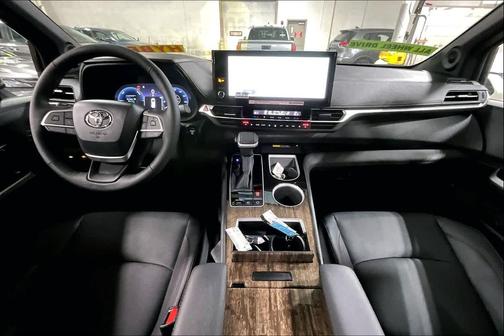 2025 Toyota Sienna Platinum