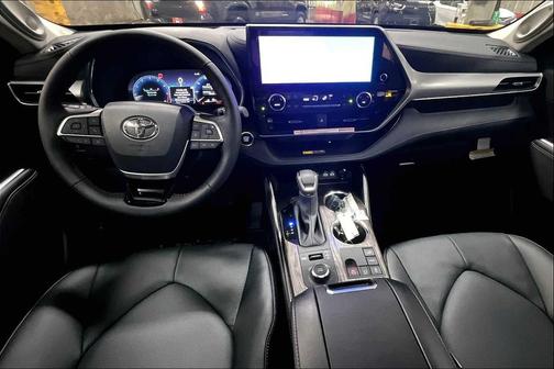 2025 Toyota Highlander Platinum
