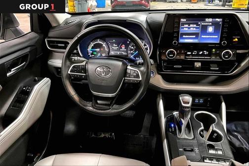 2022 Toyota Highlander Hybrid XLE