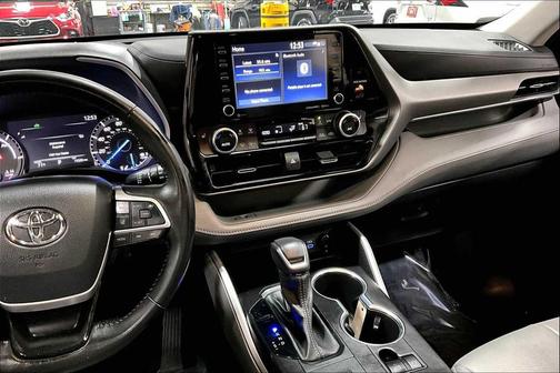 2022 Toyota Highlander Hybrid XLE
