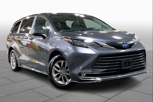 2025 Toyota Sienna XLE
