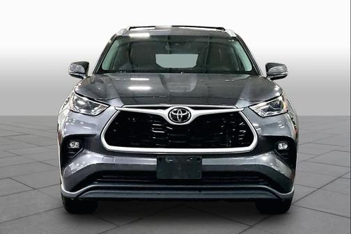 Magnetic Gray Metallic 2023 Toyota Highlander XLE